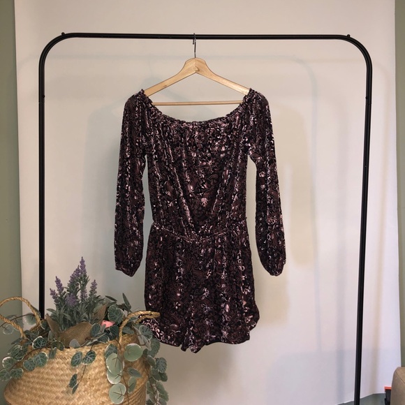 Off -shoulder romper - Picture 3 of 3